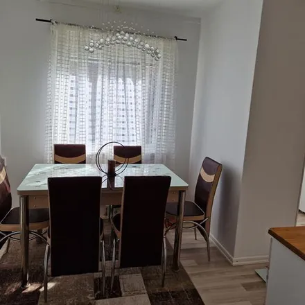 Rent this 4 bed apartment on Sandeklevsskolan in Kvadrantgatan, 415 57 Gothenburg