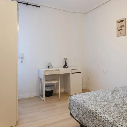 Rent this 5 bed room on Carrer de la Cova Santa in 4, 46020 Valencia