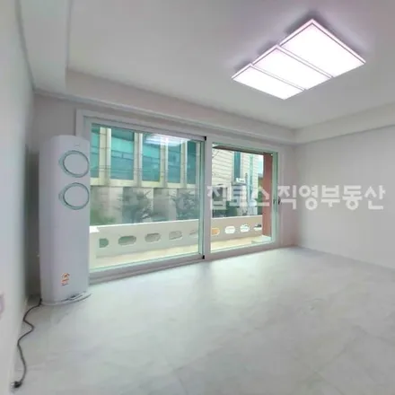 Rent this 3 bed apartment on 서울특별시 강남구 역삼동 615-30