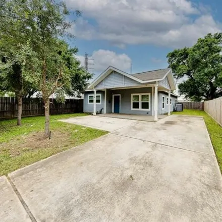 Buy this 3 bed house on Elysian Street in Houston, TX 77026