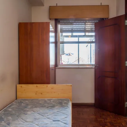 Rent this 6 bed room on Rua de Moreira de Sá in 4250-367 Porto, Portugal
