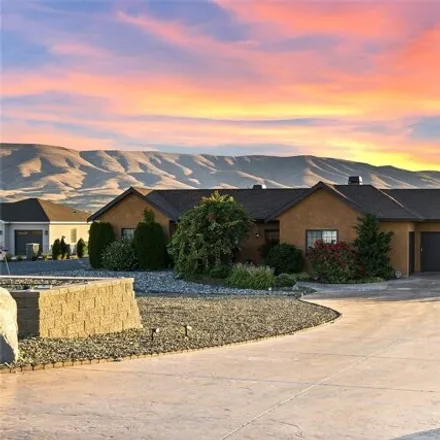 Buy this 4 bed house on 520 Lakeside Way Southwest in Desert Aire, Grant County