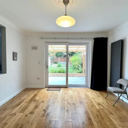 Rent this 4 bed duplex on Manor Road in Grange Hill, Chigwell