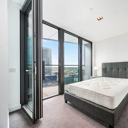 Image 3 - Amory Tower, 199-207 Marsh Wall, Canary Wharf, London, E14 9ZH, United Kingdom - Apartment for rent