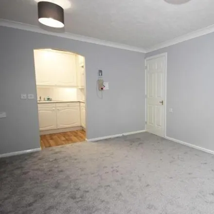 Image 3 - 25-39 Thicket Road, London, SM1 4QY, United Kingdom - Apartment for sale