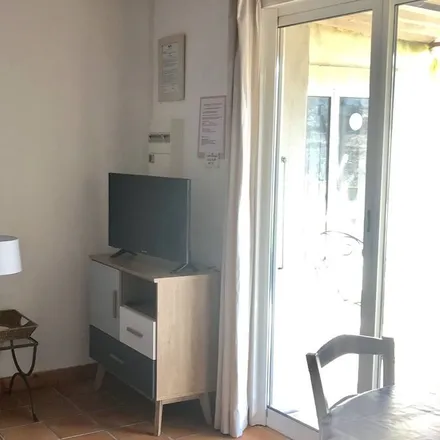 Image 6 - 84100 Orange, France - Apartment for rent