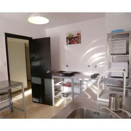 Image 5 - Avenida de Pirineos, 50015 Zaragoza, Spain - Apartment for rent