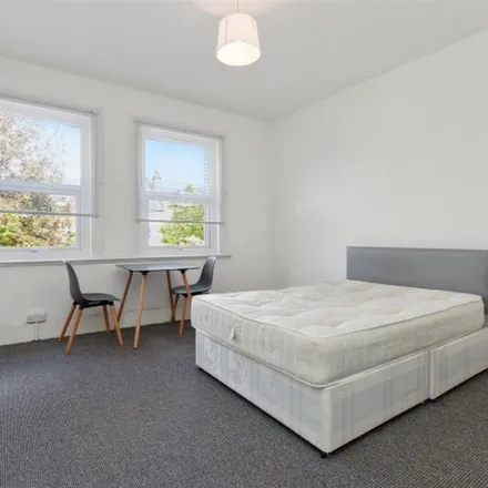 Image 2 - 30 Terrapin Road, London, SW17 8QW, United Kingdom - Apartment for rent