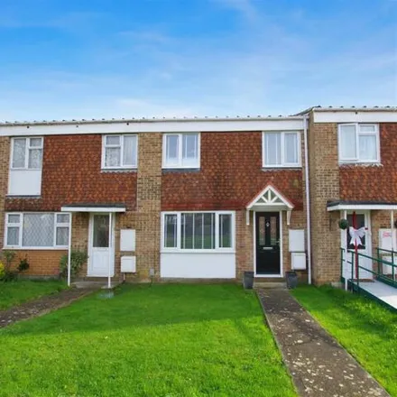 Buy this 3 bed townhouse on Mackenzie Close in Swindon, SN3 6JR