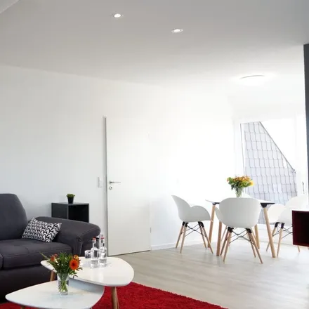 Rent this 3 bed apartment on Plaza Inn in Sonderburger Straße, 30165 Hanover