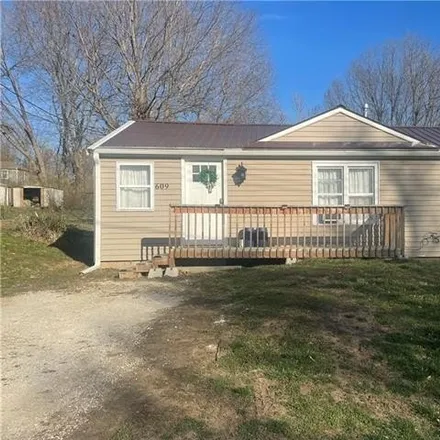 Buy this 2 bed house on 609 Hill Street in Richmond, MO 64085