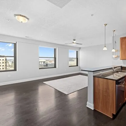Image 3 - Wisconsin Tower, 606 West Wisconsin Avenue, Milwaukee, WI 53203, USA - Condo for sale