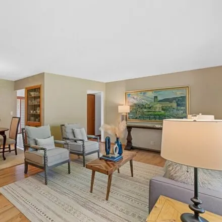 Image 3 - 8725 West Poplar Drive, Mequon, WI 53097, USA - House for sale