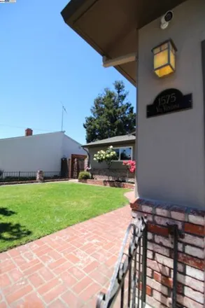 Image 4 - 1569 Via Ventana, San Lorenzo, Alameda County, CA 94580, USA - House for sale