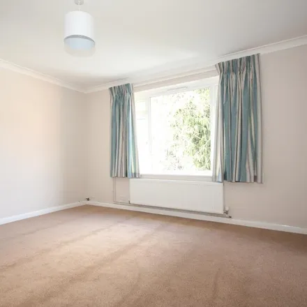 Image 4 - unnamed road, Old Woking, GU22 7SA, United Kingdom - Apartment for rent