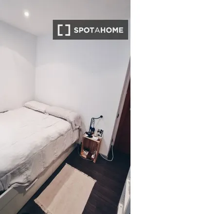 Rent this 2 bed room on Carrer de Santa Carolina in 53-59, 08001 Barcelona