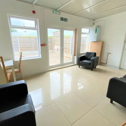 Rent this 4 bed duplex on Thorogood Way in London, RM13 7SJ