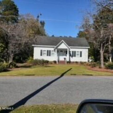 Rent this 3 bed house on 406 West Williamson Street in McKenzie Woods, Whiteville