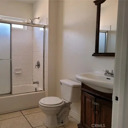 Image 6 - 202 East 68th Street, Los Angeles, CA 90003, USA - Apartment for rent