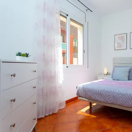 Rent this 2 bed apartment on Farmàcia Prat Calvet in Josep, Passatge de Llívia