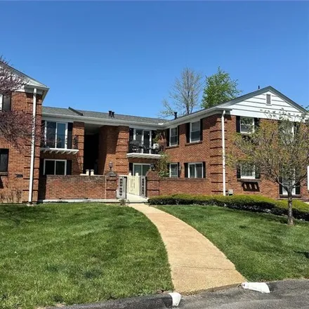 Buy this 2 bed condo on 13447 Manorlac Drive in Chesterfield, MO 63141