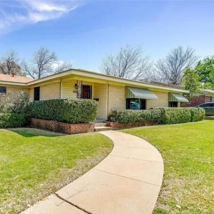 Image 3 - 4805 Overton Avenue, Fort Worth, TX 76133, USA - House for sale