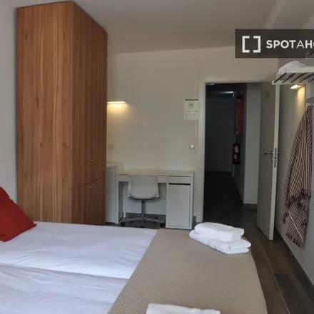 Rent this 36 bed room on Campo Pequeno - Avenida Defensores de Chaves in Campo Pequeno, 1000-081 Lisbon