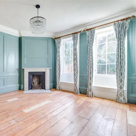 Image 2 - 75 Kew Green, London, TW9 3AH, United Kingdom - House for rent