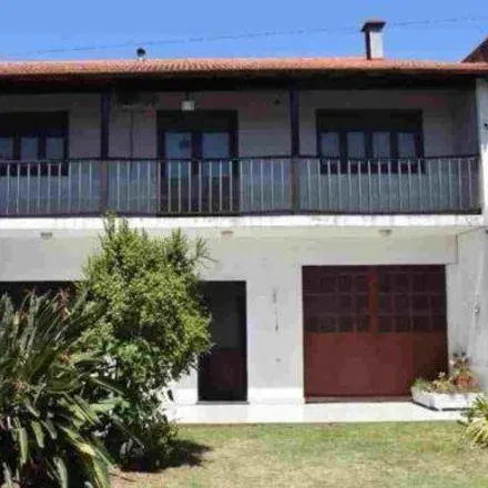 Rent this 4 bed house on Capdevila 4448 in Quilmes Oeste, 1886 Quilmes
