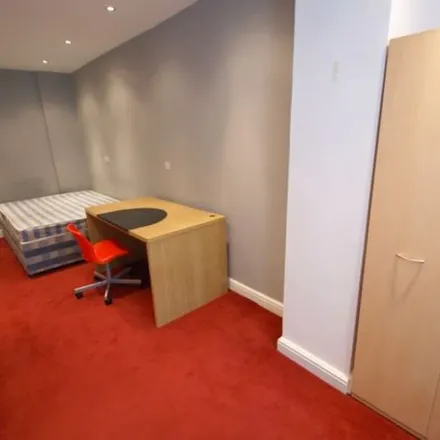 Image 7 - 3b Shaw Lane, Leeds, LS6 2AW, United Kingdom - Apartment for rent