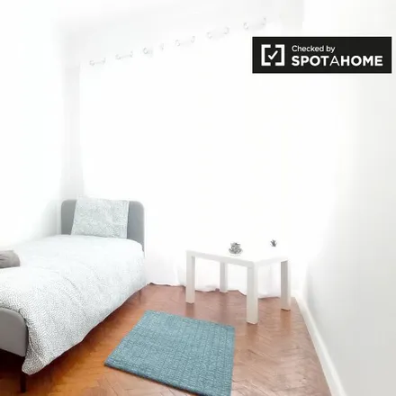 Rent this 4 bed room on Estacionamento Público Egas Moniz in Rua José Malhoa, 2675-396 Odivelas