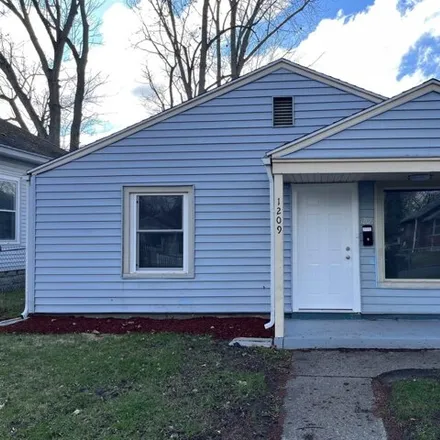 Buy this 3 bed house on 1217 Huey Street in South Bend, IN 46628