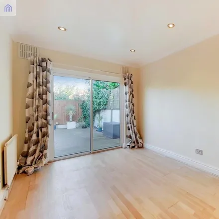 Image 5 - 84-94 Purves Road, London, NW10 5TA, United Kingdom - Apartment for rent