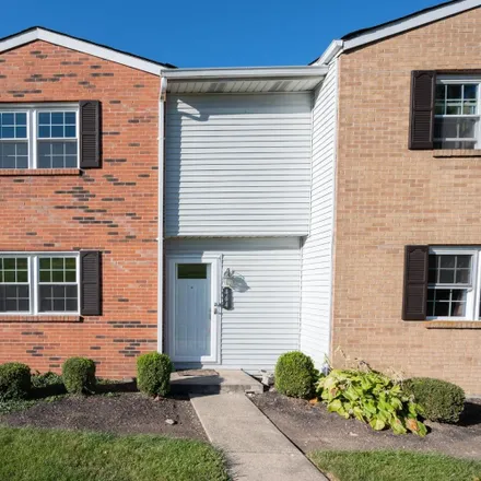 Buy this 3 bed condo on 464 Maple Circle Drive in Springdale, OH 45246