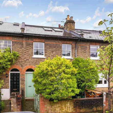 Rent this 3 bed apartment on 31 Alexandra Road in London, TW9 2BT