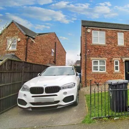 Buy this 3 bed duplex on Coxwold Grove in Hull, HU4 6HH