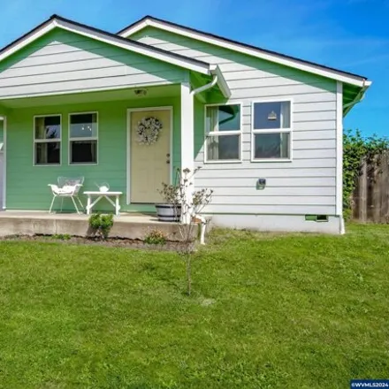 Buy this 3 bed house on 2253 Monticello Street Southeast in Albany, OR 97322