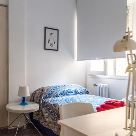 Rent this 4 bed room on Dr. Gabriel Serrano in Carrer del Gravador Esteve, 46005 Valencia