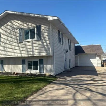 Buy this 4 bed house on 1884 West 12th Street in Grand Island, NE 68803