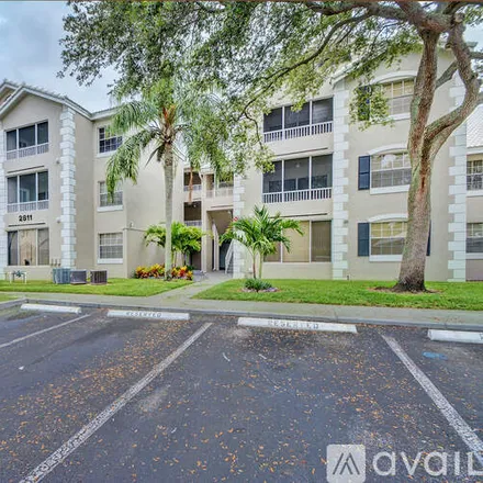 Image 2 - 2811 N Oakland Forest Dr, Unit 305 - Condo for rent