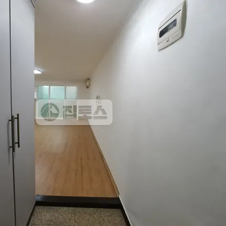 Rent this studio apartment on 서울특별시 서초구 잠원동 45-1