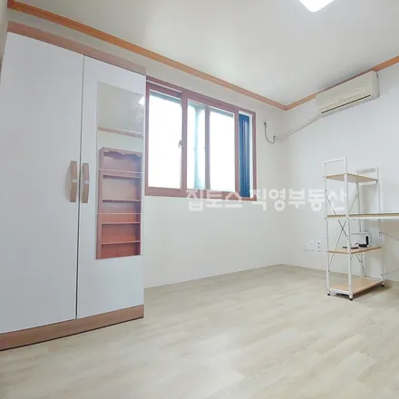 Rent this studio apartment on 서울특별시 관악구 봉천동 1573-30