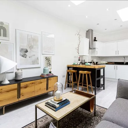 Rent this 3 bed apartment on Broadway Market in London, E8 4PH