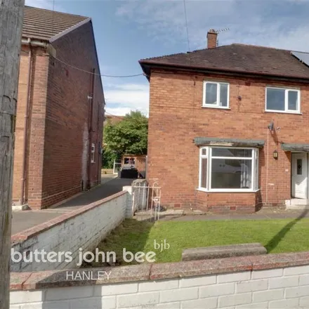 Rent this 3 bed duplex on Tawney Crescent in Longton, ST3 6LD