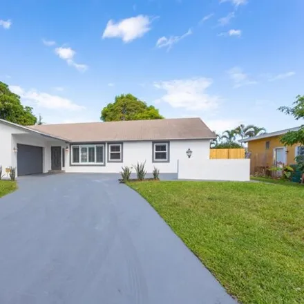 Rent this 3 bed house on 115 Southeast 31st Avenue in Chapel Hill, Boynton Beach