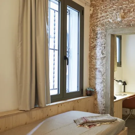 Rent this 9 bed room on Passatge de l'Encarnació in 6, 08025 Barcelona