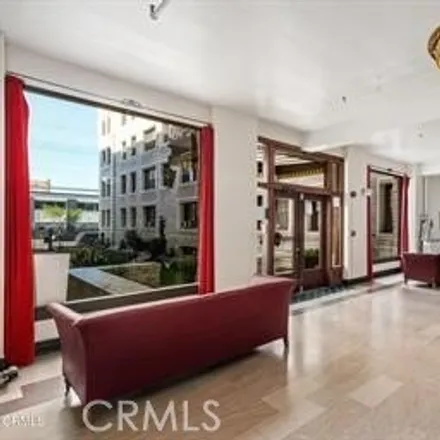 Image 4 - 2127 James M Wood Boulevard, Los Angeles, CA 90006, USA - Condo for sale