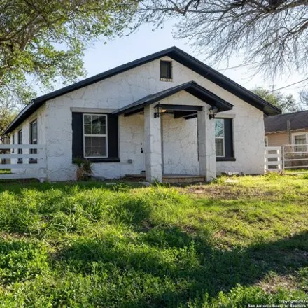 Image 3 - 1428 1st Street, Floresville, TX 78114, USA - House for sale