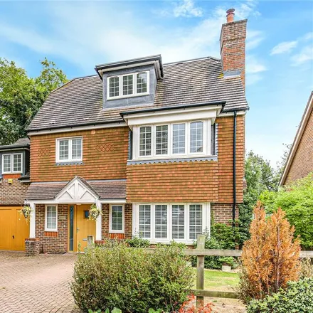 Image 1 - West Hill, Old Oxted, RH8 9JD, United Kingdom - House for rent