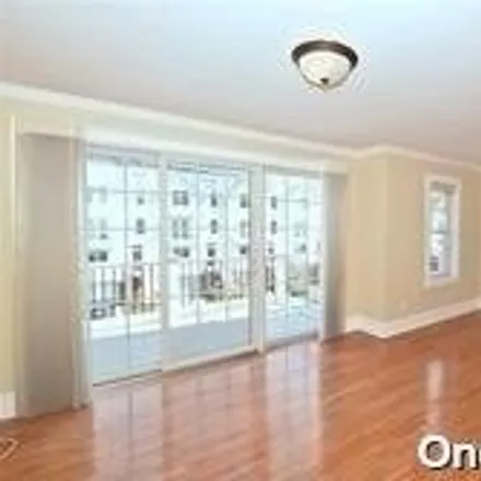 Image 4 - 168-06 Powells Cove Boulevard, New York, NY 11357, USA - Townhouse for rent